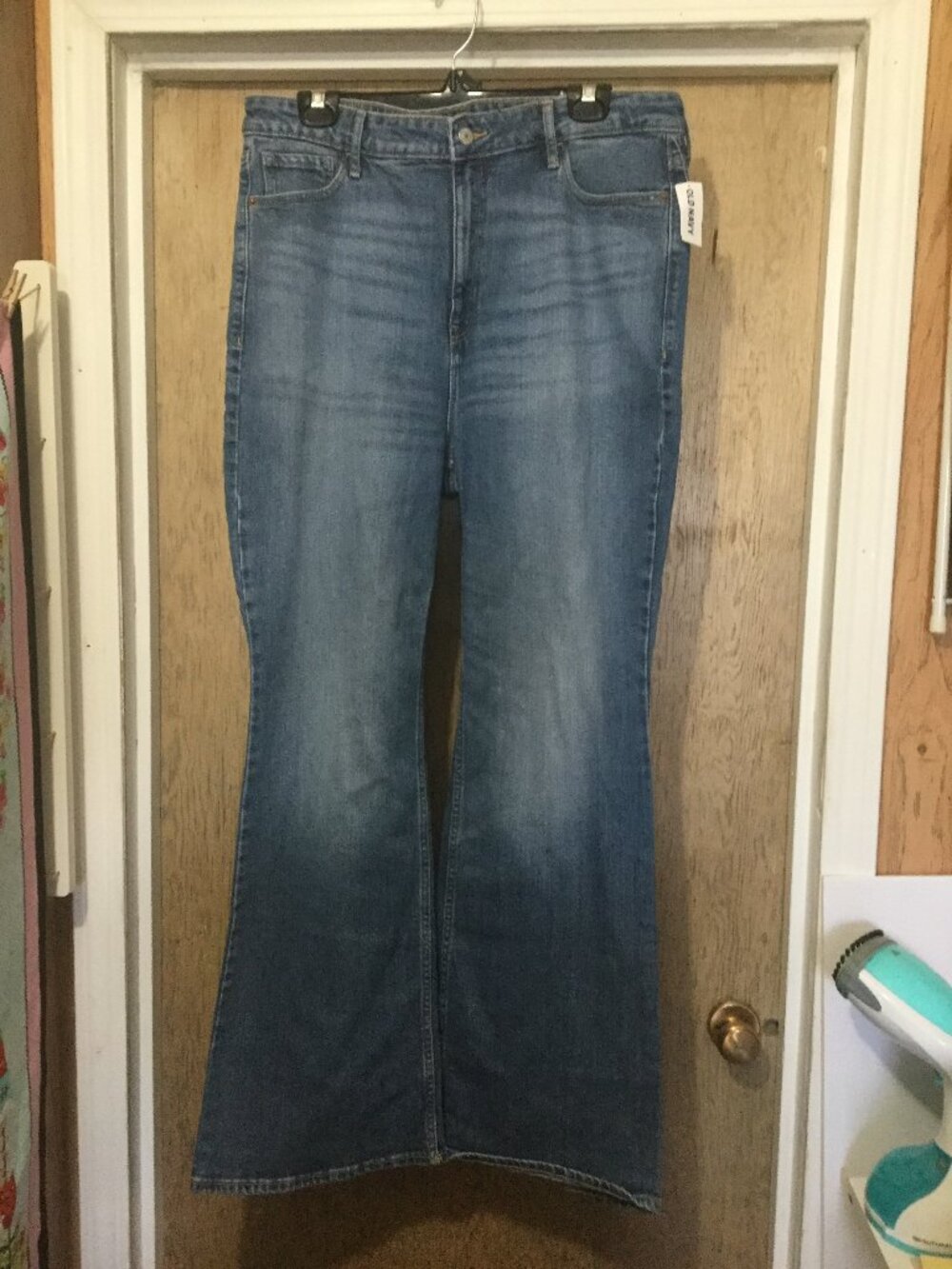 NWT Old Navy size 14 flare jeans High rise waist is 18 inseam measures 31
